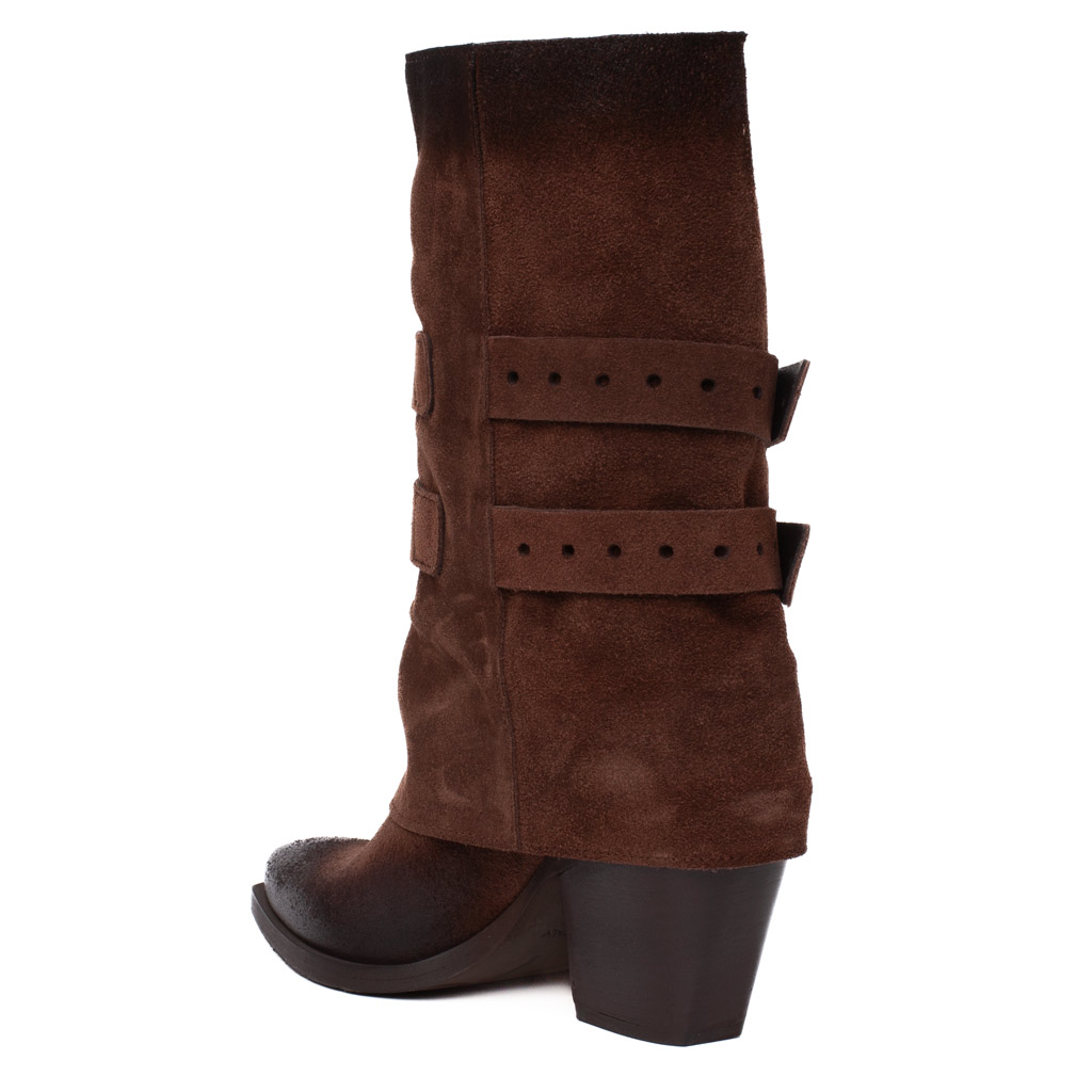 Stivale Texano Camoscio Marrone con Fibbie e Tacco