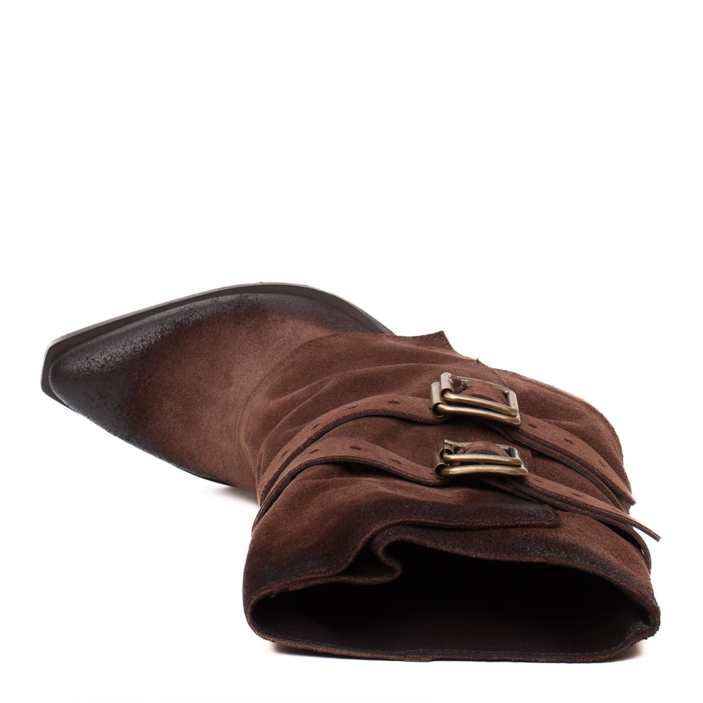 Stivale Texano Camoscio Marrone con Fibbie e Tacco