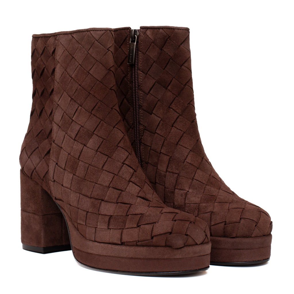 Stivaletto intrecciato con plateau marrone scamosciato Pons Quintana modello Brisab