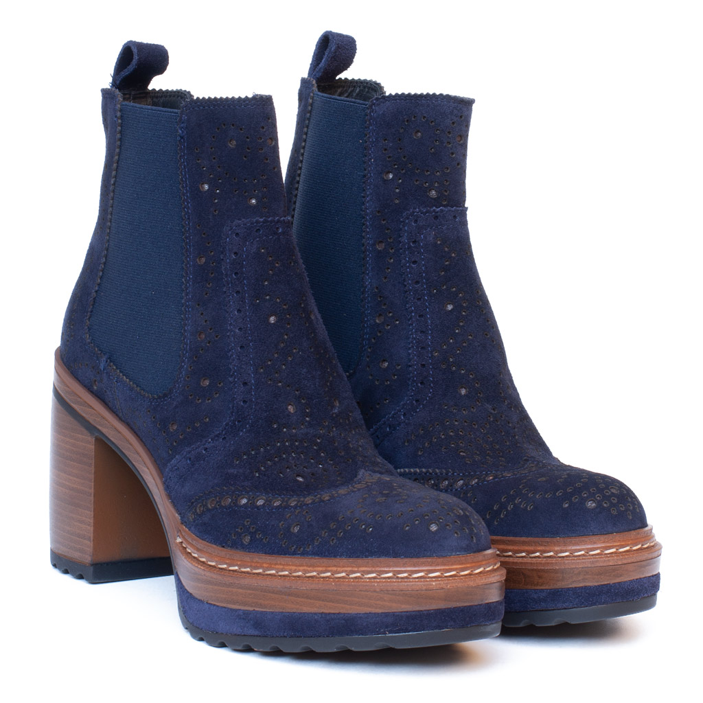 Stivaletto camoscio blu Pons Quintana con tacco largo e foratura all'inglese