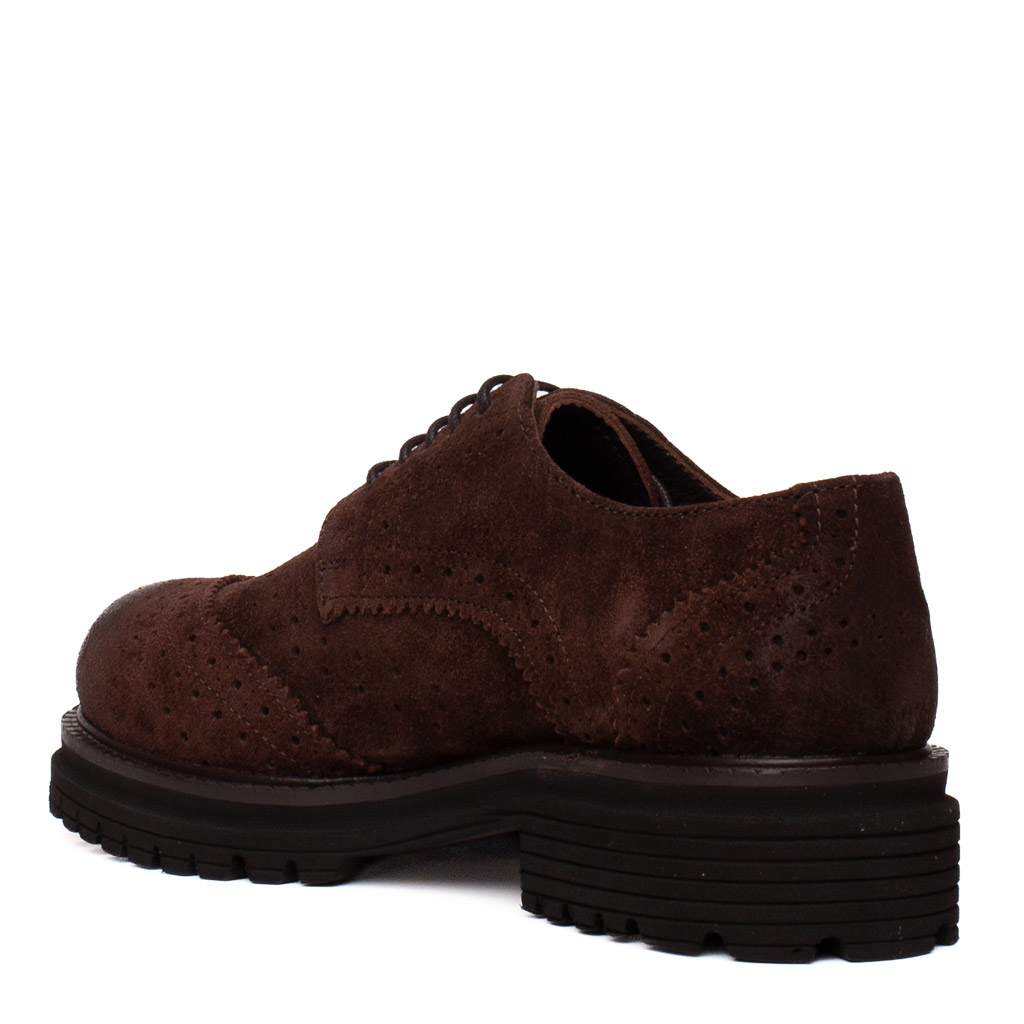 Scarpa allacciata camoscio marrone
