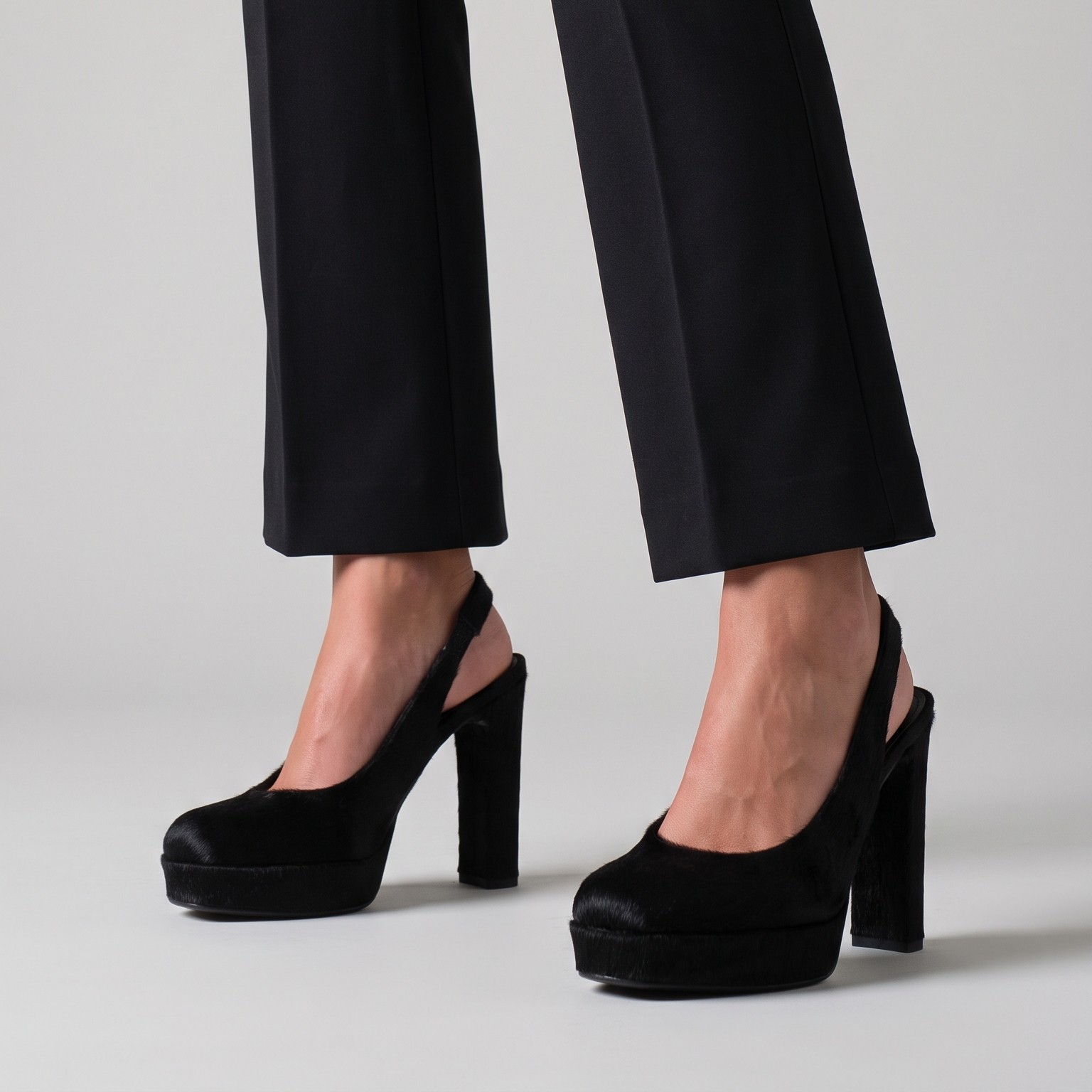 Décolleté Slingback con Plateau in Cavallino Nero