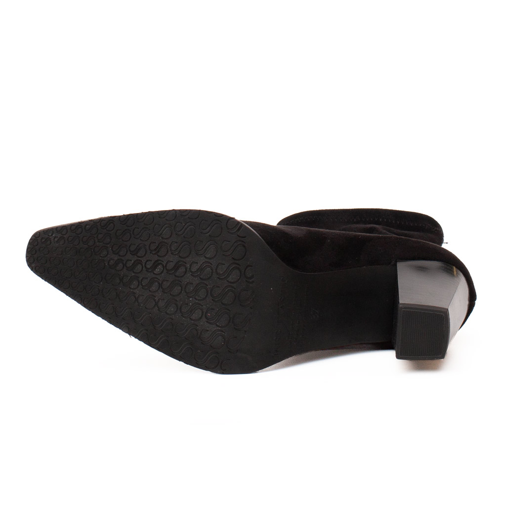 Stivaletto Camoscio Elasticizzato Nero con Tacco Largo