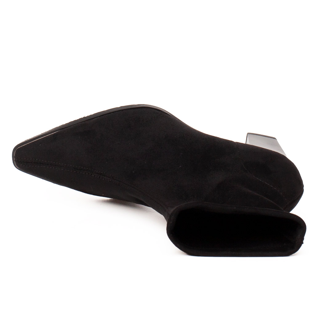 Stivaletto Camoscio Elasticizzato Nero con Tacco Largo