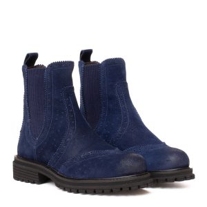 Stivaletto chelsea camoscio blu con lavorazione all'inglese e fondo a carrarmato