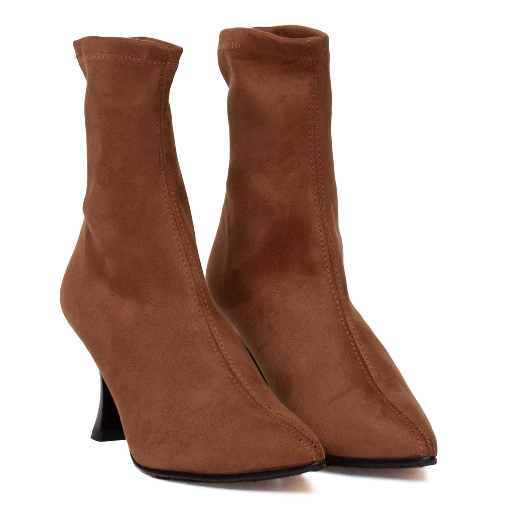Stivaletto cuoio elasticizzato Miss Elastic con tacco a rocchetto e linea a calza