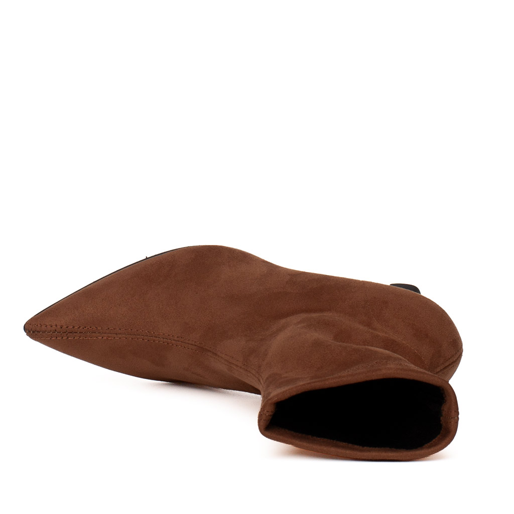 Stivaletto cuoio elasticizzato con tacco
