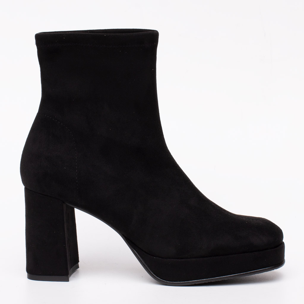 Stivaletto Nero con Plateau in Camoscio Elasticizzato