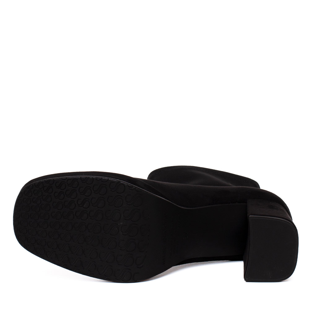 Stivaletto Nero con Plateau in Camoscio Elasticizzato