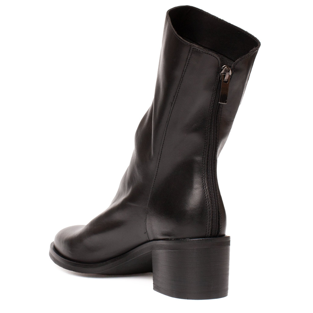Stivaletto in Pelle Nera con Tacco Medio e Zip