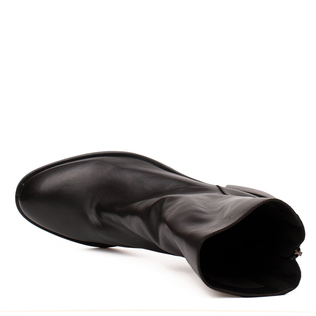 Stivaletto in Pelle Nera con Tacco Medio e Zip
