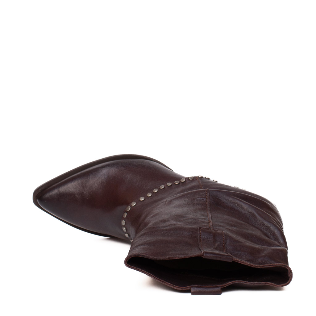 Stivaletto Texano in Pelle Marrone con Risvolto e Borchie
